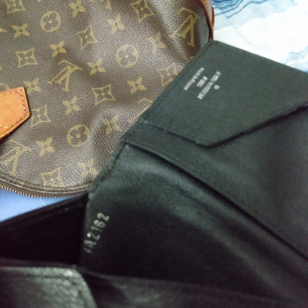 Sale Authentic Louis Vuitton Taiga Porto wallet - Picture 4 of 14